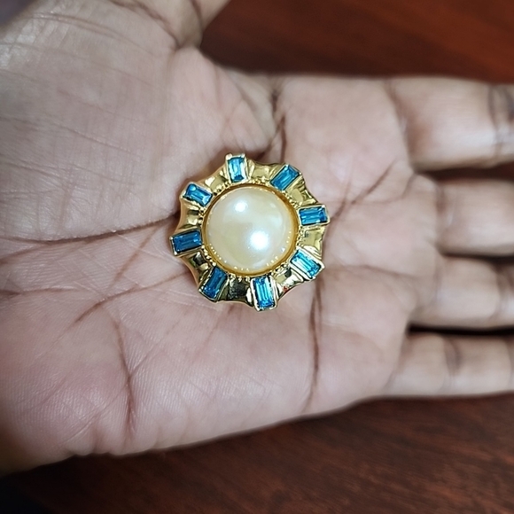 Vintage Ivana Trump Pearl/Turquoise Clip on Earrings - Picture 3 of 5